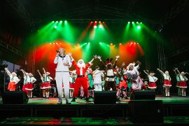 Knox Carols by Candlelight stage performance