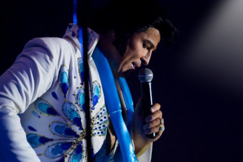 Singer Damian Mullins performing as Elvis